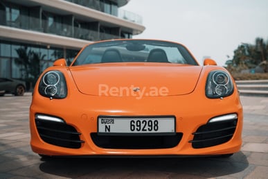 Orange Porsche Boxster en location à Dubai 3