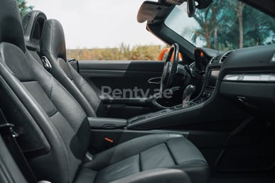 naranja Porsche Boxster en alquiler en Abu-Dhabi 7