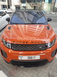 البرتقالي Range Rover Evoque للإيجار في Dubai 2