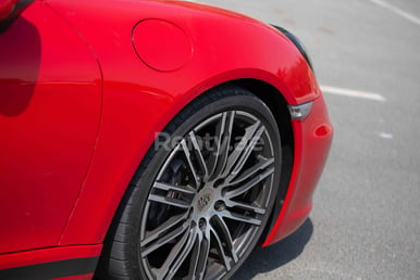 Rosso Porsche Boxster 981 in affitto a Sharjah 0