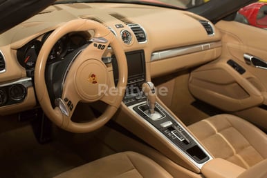 أحمر Porsche Boxster 981 للإيجار في Sharjah 5