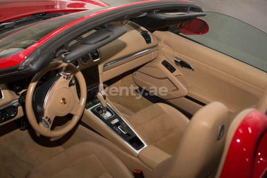 Rosso Porsche Boxster 981 in affitto a Dubai 6