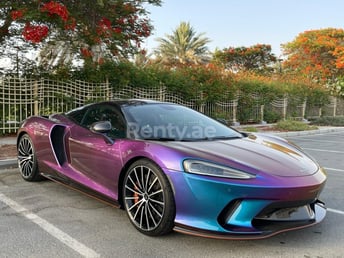 Pourpre Mclaren GT en location à Dubai 2