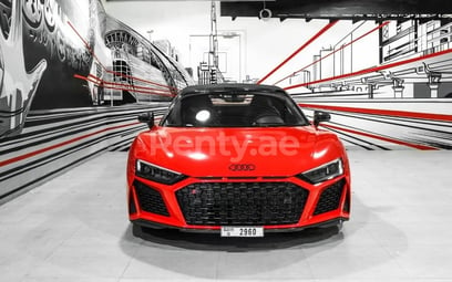 rojo Audi R8 spyder en alquiler en Abu-Dhabi