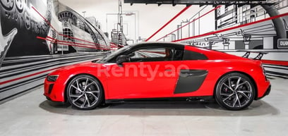 rojo Audi R8 en alquiler en Dubai 0