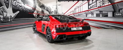 rojo Audi R8 en alquiler en Dubai 2