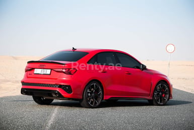 Rosso Audi RS3 Red Pack Carbon in affitto a Sharjah 0