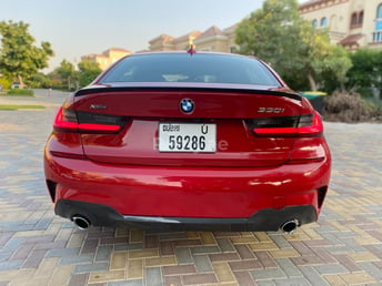 أحمر BMW 3 Series 2020 M Sport للإيجار في Dubai 3