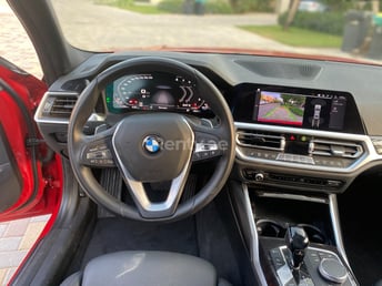 أحمر BMW 3 Series 2020 M Sport للإيجار في Abu-Dhabi 4