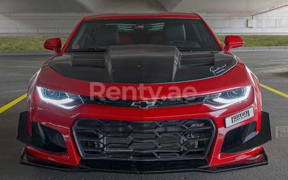 Rot Chevrolet Camaro zur Miete in Abu-Dhabi