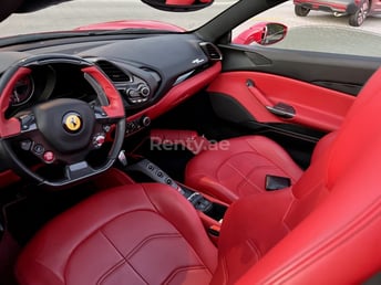 أحمر Ferrari 488 Spyder للإيجار في Abu-Dhabi 2