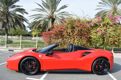 在Dubai租赁红色 Ferrari 488 Spider 3