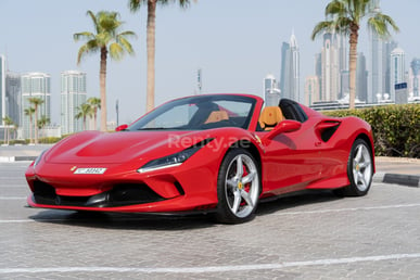 在Dubai租赁红色 Ferrari F8 Tributo Spyder 5