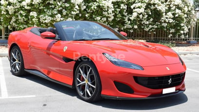 أحمر Ferrari Portofino للإيجار في Dubai 3