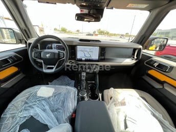 在Sharjah租赁黄色 Ford Bronco Wildtrak 2021 3