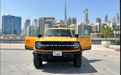 Jaune Ford Bronco Wildtrak 2021 en location à Abu-Dhabi