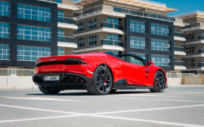 在Dubai租赁红色 Lamborghini Huracan Spyder 1
