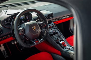 Red Lamborghini Huracan Spyder for rent in Abu-Dhabi 3