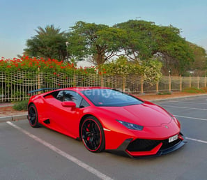 Rosso Lamborghini Huracan in affitto a Dubai 4