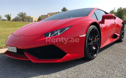 rojo Lamborghini Huracan en alquiler en Sharjah