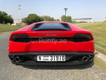 Rouge Lamborghini Huracan en location à Abu-Dhabi 2