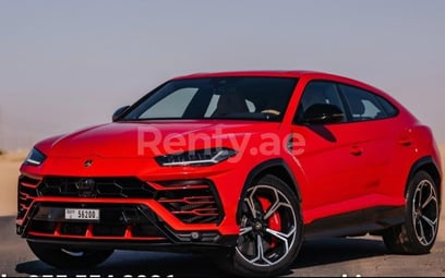 Rosso Lamborghini Urus in affitto a Dubai