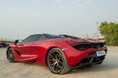 أحمر McLaren 720 S Spyder للإيجار في Abu-Dhabi 2