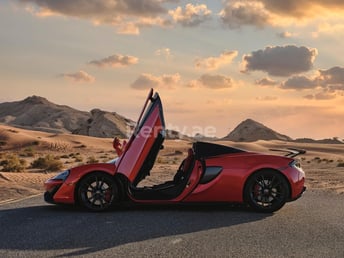 أحمر McLaren 570S للإيجار في Dubai 2