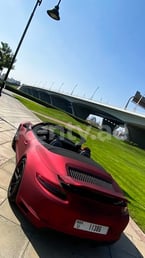 Rosso Porsche 911 Carrera GTS cabrio in affitto a Dubai 5