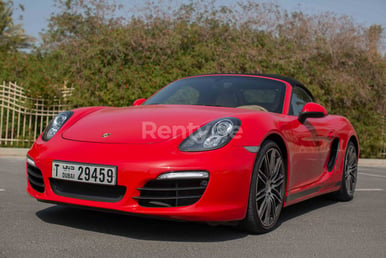 rojo Porsche Boxster 981 en alquiler en Dubai