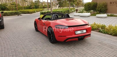 Rot Porsche Boxster zur Miete in Dubai 5