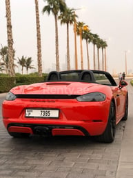 Rot Porsche Boxster zur Miete in Dubai 7