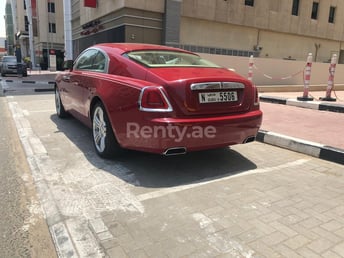 rojo Rolls Royce Wraith en alquiler en Sharjah 3