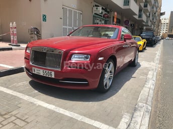 rojo Rolls Royce Wraith en alquiler en Dubai 4