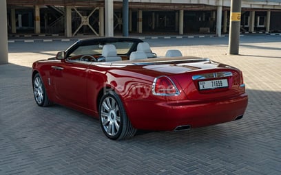 Красный Rolls Royce Dawn в аренду в Dubai 0