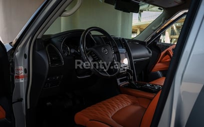 Gris Argenté Nissan Patrol V6 en location à Sharjah 2