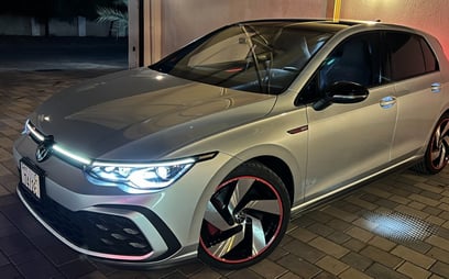 Серебристо-серый Volkswagen Golf GTI в аренду в Abu-Dhabi