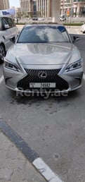 فضة Lexus ES Series للإيجار في Abu-Dhabi 0