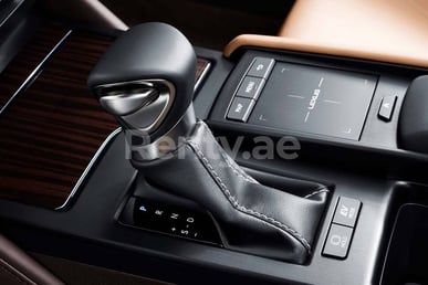 فضة Lexus ES Series للإيجار في Abu-Dhabi 12