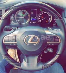 Silber Lexus LX 570 zur Miete in Sharjah 3