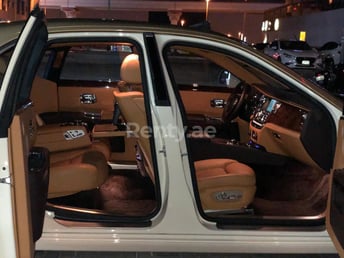 Gold Rolls Royce Ghost for rent in Dubai 4