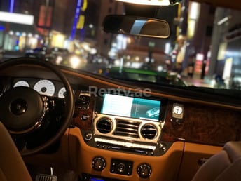 Oro Rolls Royce Ghost en alquiler en Abu-Dhabi 6