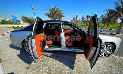 Серебро Rolls Royce Ghost в аренду в Abu-Dhabi 3