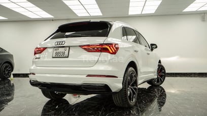 Белый серый 2021 Audi Q3 with RS3 bodykit в аренду в Abu-Dhabi 2