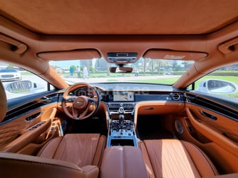 Bianco grigio Bentley Flying Spur in affitto a Sharjah 3