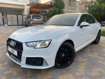 أبيض Audi A4 RS4 Bodykit للإيجار في Sharjah 2