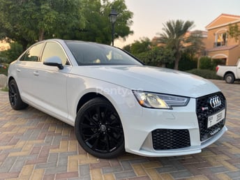 Weiß Audi A4 RS4 Bodykit zur Miete in Dubai 3