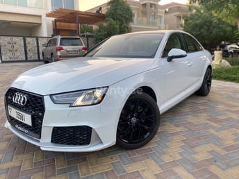 Weiß Audi A4 RS4 Bodykit zur Miete in Dubai 5