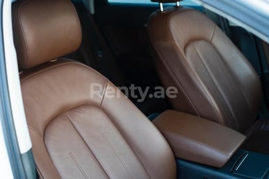 أبيض Audi A6 للإيجار في Sharjah 0