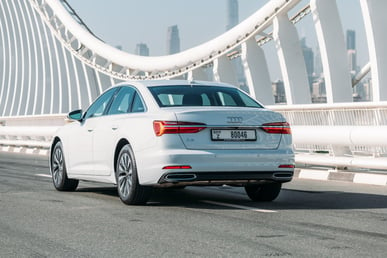 Weiß Audi A6 zur Miete in Abu-Dhabi 0